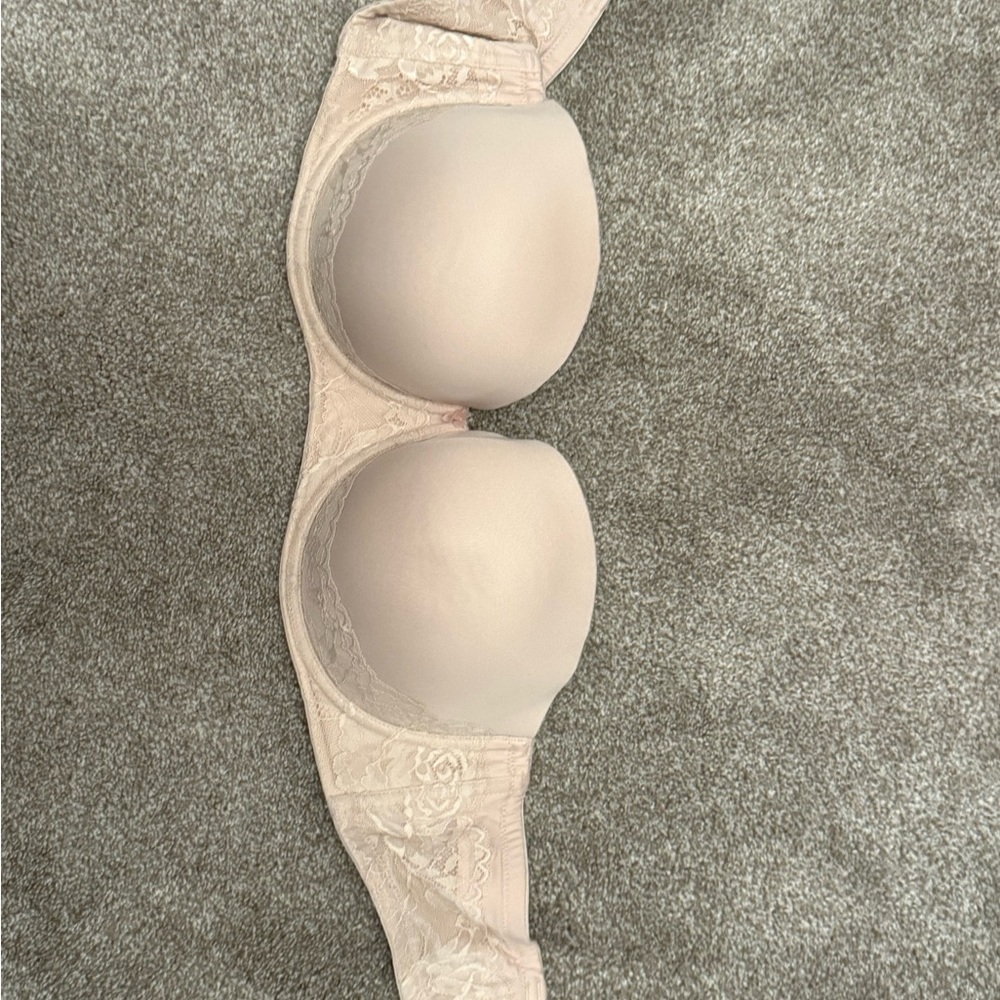 Torrid Lace Underwire Strapless Bra in Cream